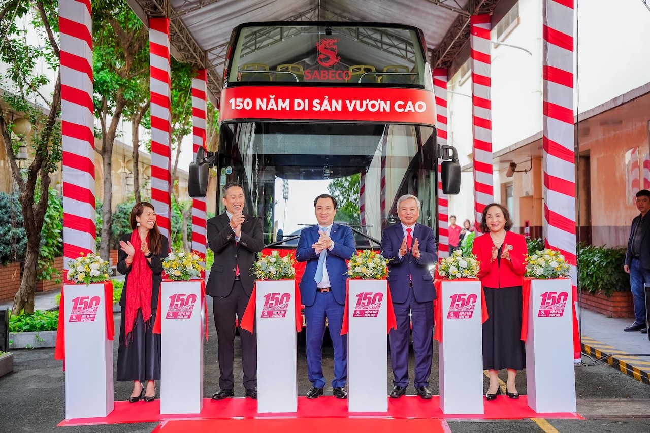 sang-kien-hanh-trinh-di-san-tuong-trung-cho-su-ket-noi-va-se-chia-duoc-to-chuc-voi-muc-tieu-lan-toa-cau-chuyen-150-nam-di-san-cua-sabeco-den-gan-hon-voi-nguoi-dan-dia-phuong-1757516886.jpeg