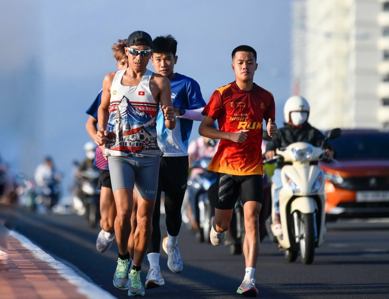 4-cac-cong-dong-chay-bo-giao-luu-ket-noi-voi-nhau-nho-giai-tien-phong-marathon-2026-1774869991.jpg