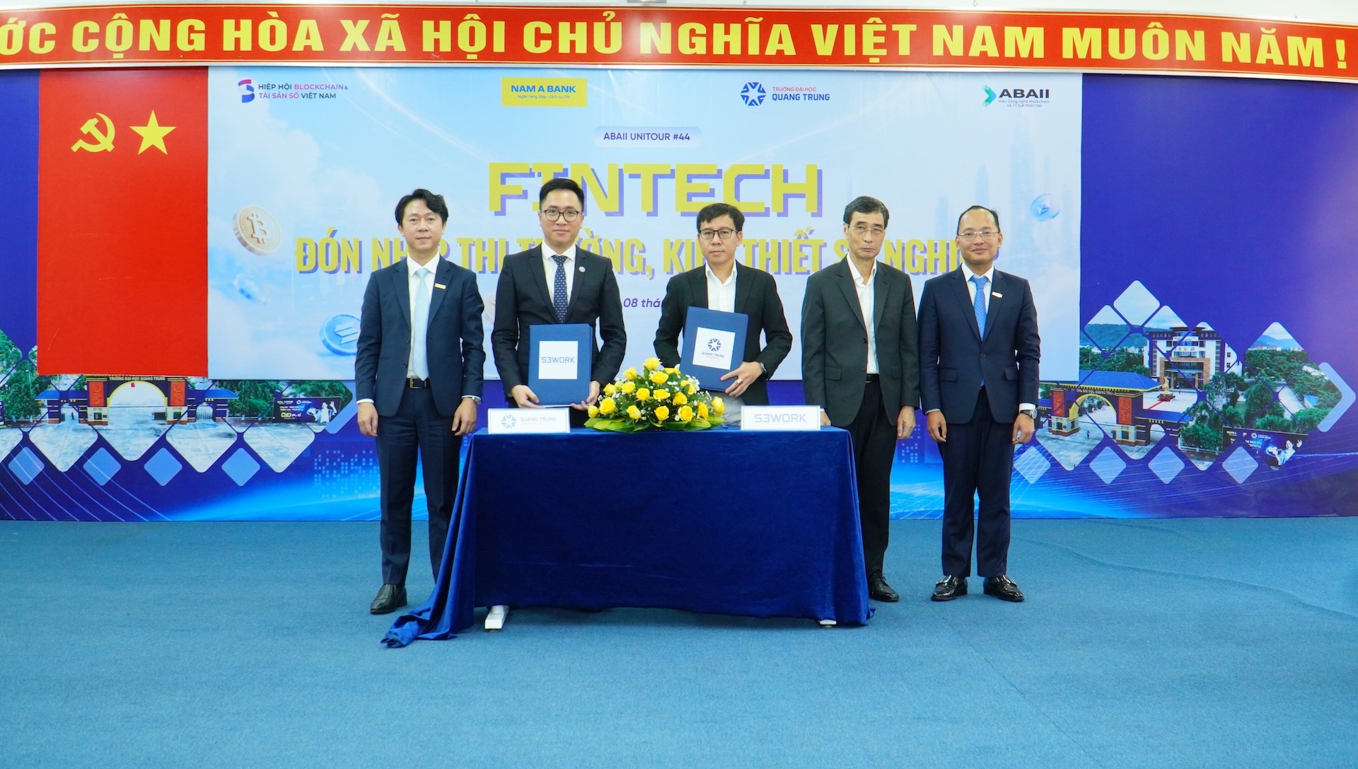 cong-ty-s3work-va-truong-dai-hoc-quang-trung-ky-ket-bien-ban-ghi-nho-hop-tac-ve-dao-tao-va-ket-noi-thuc-tien-nghe-nghiep-cho-sinh-vien-1778218093.JPG