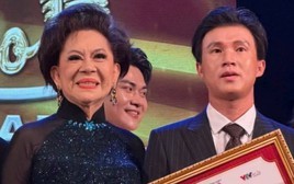 Hoàng Anh: "Tôi không muốn là bản sao của danh ca Chế Linh"