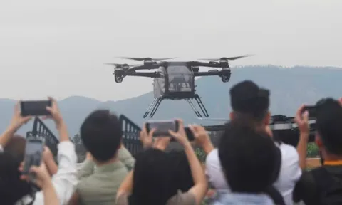 Xe điện bay của Trung Quốc gặp sự cố không ngờ: 2 phương tiện đâm nhau trên không, bốc cháy dữ dội, công nghệ có thực sự đỉnh cao?