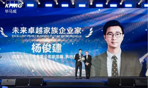 Ông Simon Yueng của Biel Crystal được KPMG vinh danh là "Doanh nhân tương lai xuất sắc trong lĩnh vực doanh nghiệp gia đình"