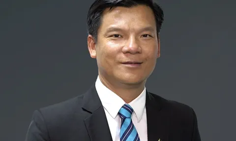 Từ nhiệm vị trí TGĐ Hòa Bình (HBC), ông Lê Văn Nam vẫn làm Chủ tịch công ty xây dựng riêng, là đối tác quen mặt của Sunshine