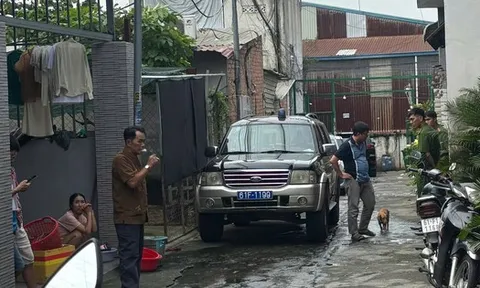 Cơ quan chức năng TP HCM đến hiện trường "khu nhà xây trên đất người khác"