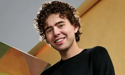 Bỏ học, từng bị FBI đột kích khám xét căn hộ, chàng founder 27 tuổi bất ngờ trở thành tỷ phú tự thân bậc nhất, hiện điều hành startup 9 tỷ USD