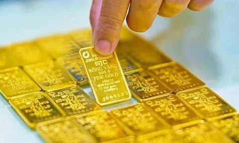 Giá vàng hôm nay 24/12: Đồng loạt tăng