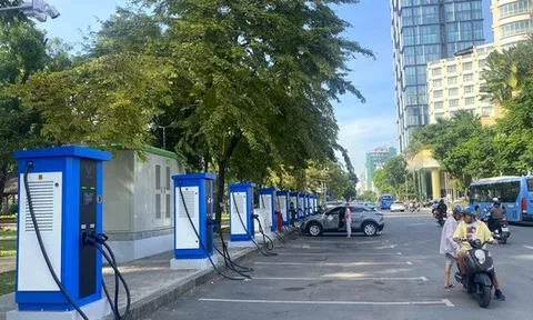 TPHCM lắp đặt tủ đổi pin trên vỉa hè
