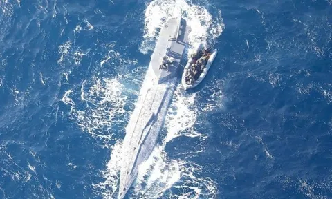 Chặn bắt tàu ngầm chở lượng ma túy kỷ lục trị giá hàng triệu đô la