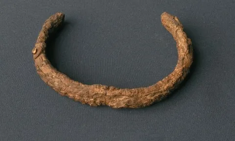 Phát hiện kim loại lạ đến từ bên ngoài hành tinh bên trong kho báu 3.000 năm tuổi