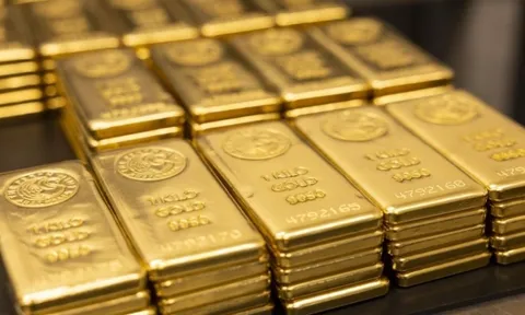 Chuyện gì đây: Giá vàng mất hơn 372 USD/ounce trong vài tiếng