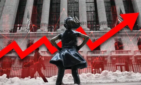 Chứng khoán, vàng nhất loạt biến động như ‘tàu lượn siêu tốc’: Nhà đầu tư không còn nhiều nơi trú ẩn?