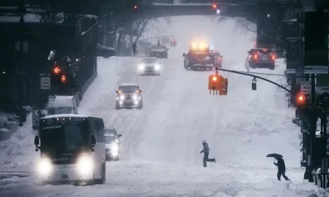 New York: 10 người tử vong ngoài đường trong trận bão tuyết lịch sử nước Mỹ, tình hình ngày càng tồi tệ