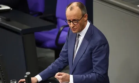 Lạnh nhạt với Mỹ, châu Âu bàn về chiếc ô hạt nhân chung