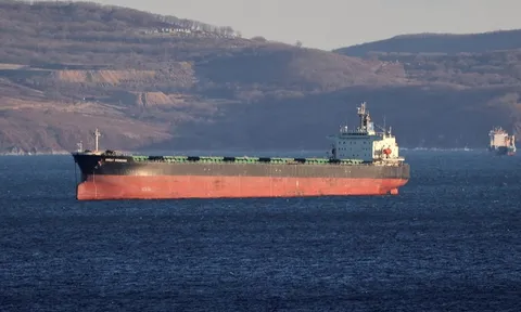 Không chỉ Trung Quốc hay Ấn Độ, một khách hàng khác thuộc BRICS cũng khó cưỡng lại dầu giá rẻ của Nga: Giảm mạnh mua từ Mỹ, tăng nhập từ Moscow gấp 3 lần