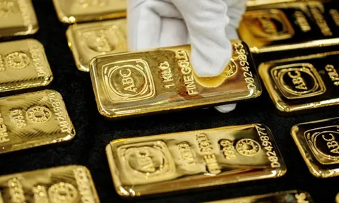 Vàng thế giới "bốc hơi" 1.000 USD: Chuyện gì đang xảy ra?