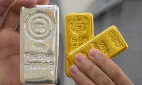 Giá vàng và bạc 'rơi tự do' chỉ trong 20 tiếng: Lộ 'cá mập' đứng sau khiến thị trường kim loại quý chao đảo, chứng kiến mức giảm chưa từng có