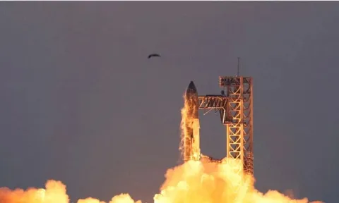 Tỷ phú Elon Musk ‘chơi lớn’ muốn phóng 1 triệu vệ tinh để cạnh tranh AI