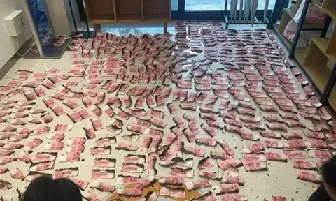 Gần 1,5 tỷ đồng tiền mặt bị cháy nghiêm trọng, cụ ông mang đến ngân hàng để đổi tiền mới: Bất ngờ với con số nhận lại