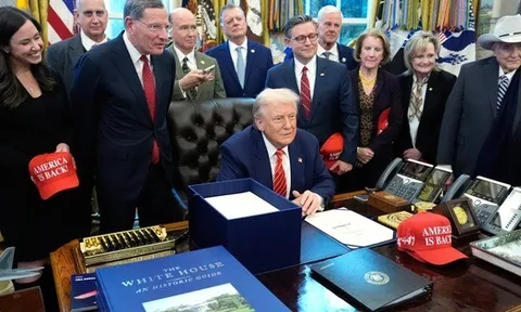 Tổng thống Donald Trump ký dự luật ngân sách, chính phủ Mỹ mở cửa trở lại