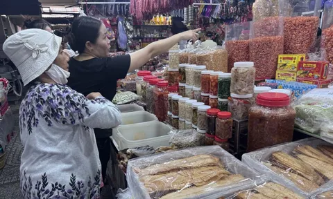 Hình ảnh "chợ quà quê" ở TP HCM ngày cận Tết