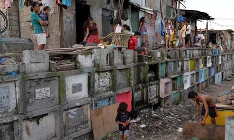 Câu chuyện của 6.000 người sống giữa nghĩa trang: Người chết và người sống cùng "cộng sinh" như thế nào?