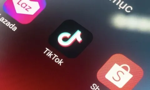 Một năm tăng phí liên tục, giá hàng trên sàn “đội” thêm 33%