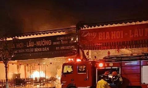 Cháy lớn tại nhà hàng, nam nhân viên trẻ tuổi mắc kẹt tử vong