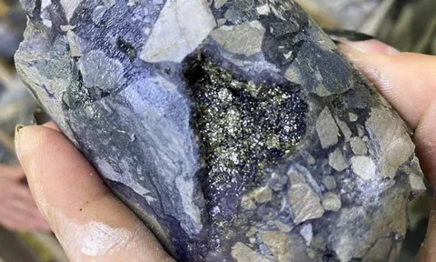 Đang phải nhập khẩu 100%, Nga phát hiện 'mỏ vàng' hơn 5 triệu tấn trải dài 2 km