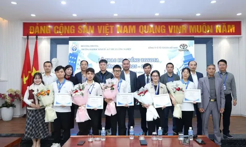 Toyota Việt Nam cùng các đại lý trao tặng 123 suất học bổng hỗ trợ sinh viên năm 2025