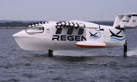 Phà chở khách có cánh lướt trên bờ biển Mỹ, nhắm cả mục đích quân sự