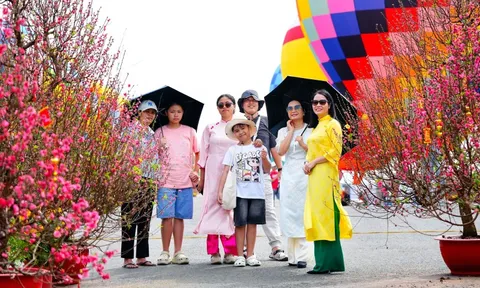 Những điểm đến hút khách du xuân mùng 2 Tết ở TPHCM