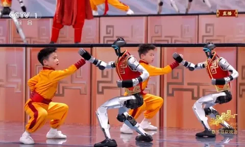 Robot Trung Quốc gây sốt đêm Giao thừa: Công ty nào sản xuất, giá bao nhiêu?