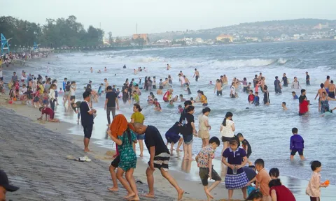 Du lịch đầu năm bứt phá: Mũi Né hút khách quốc tế, làng sinh thái hút gia đình trẻ