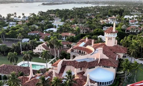 Kẻ mang súng xâm nhập khu nghỉ dưỡng của ông Donald Trump bị bắn chết