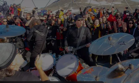 Kỷ lục khó bị phá vỡ: Ban nhạc biểu diễn ở 7 châu lục chỉ trong 1 năm