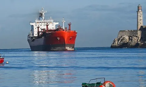 Âm thầm đến Cuba, tàu chở 200.000 thùng dầu của Nga lọt tầm ngắm của Mỹ, có thể bị sắp vây bắt