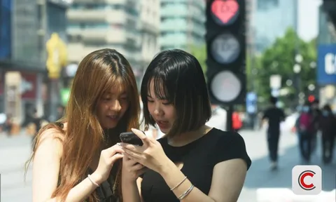 Bỏ rơi đàn ông thực để yêu AI, hàng triệu phụ nữ Trung Quốc đang làm giàu cho Startup được định giá 600 triệu USD