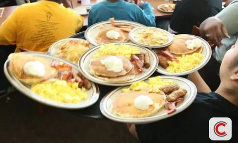 Chuỗi nhà hàng ăn sáng nổi tiếng đóng 150 cơ sở, bán mình với giá 620 triệu USD vì quá khó khăn