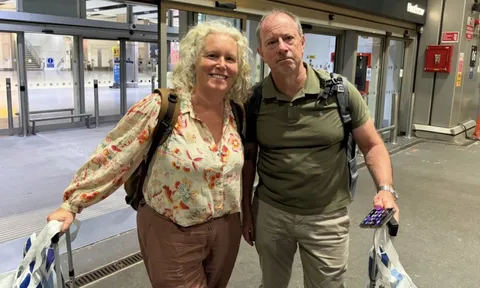 Trải nghiệm hãi hùng của những hành khách được lên chuyến bay đầu tiên giải cứu khỏi UAE