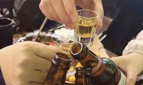 Dấu hiệu cảnh báo cơ thể gặp nguy hiểm sau khi uống rượu, bia cần đề phòng