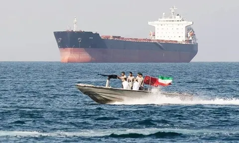 Iran “hoan nghênh” Mỹ hộ tống tàu chở dầu qua eo biển Hormuz, vì sao nhắc 1 vụ hỏa hoạn gần 40 năm trước?