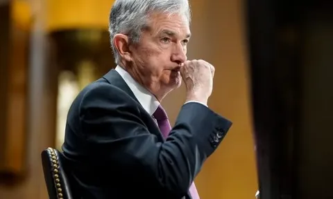 Giá dầu tăng vọt lên gần 120 USD/thùng, kỳ vọng Fed hạ lãi suất cũng lao dốc mạnh