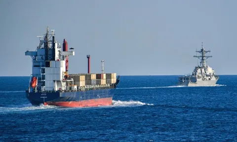 Mỹ có đủ sức hộ tống tàu dầu qua eo biển Hormuz giữa rừng tên lửa, UAV Iran?