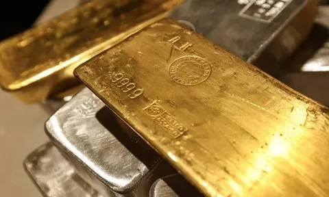 Vàng "mắc kẹt" tại Dubai, nhà buôn xả hàng