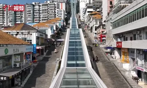 Trung Quốc khánh thành thang cuốn ngoài trời dài nhất thế giới