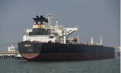 Hải quân Ấn Độ hộ tống tàu dầu đầu tiên vượt eo biển Hormuz thành công