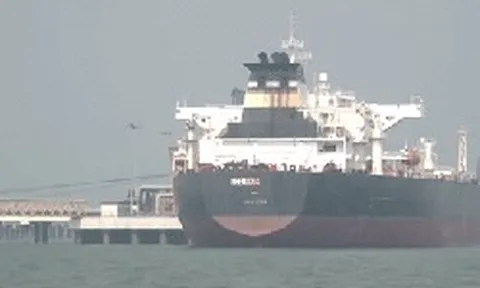 Hành trình bí mật của tàu dầu đầu tiên vượt eo Hormuz đến Ấn Độ: Tường thuật diễn biến kịch tính
