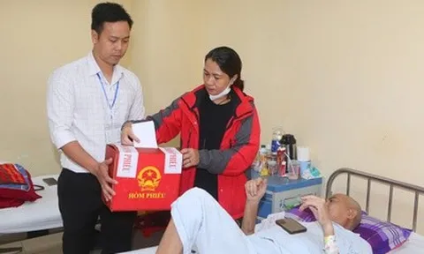 Nét nhân văn tại những khu vực bỏ phiếu đặc biệt ở Huế