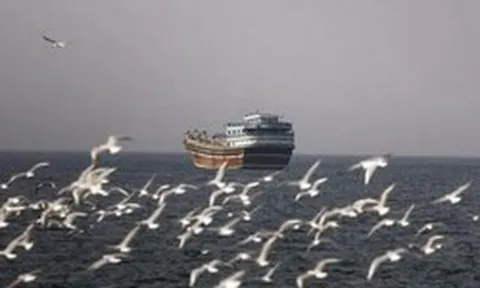 Iran cân nhắc thu phí tàu đi qua eo biển Hormuz