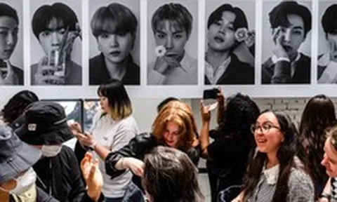 "Cỗ máy in tiền" BTS tái xuất: Một tiếng biểu diễn tại Seoul khiến cả thế giới đổ dồn túi tiền về Hàn Quốc, chính phủ nâng mức cảnh báo khủng bố